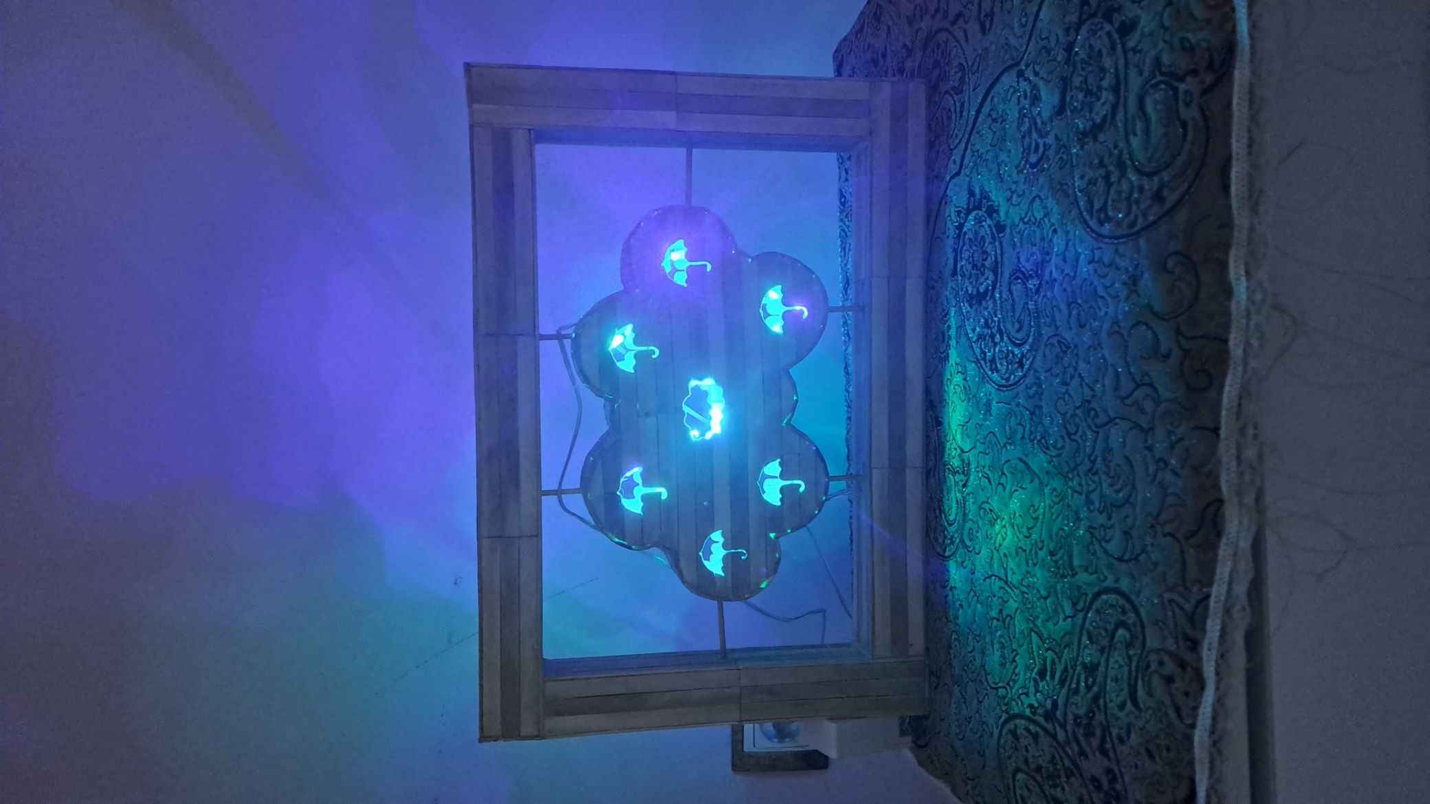 آباژور ماه و ستاره و ابر